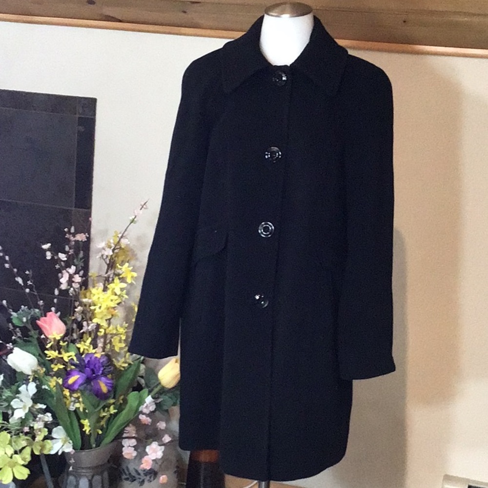 Beautiful London Fog wool blend coat.